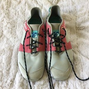 Womens tennis shoes